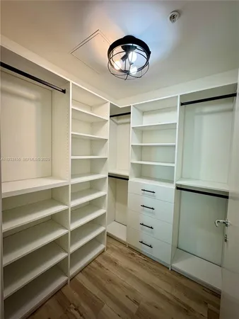 $4,000 | 300 South Biscayne Boulevard, Unit L1210, Miami, FL 33131