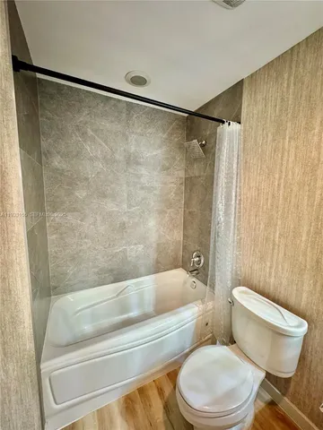 $5,000 | 300 South Biscayne Boulevard, Unit L1210, Miami, FL 33131