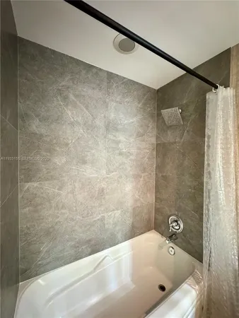 $4,000 | 300 South Biscayne Boulevard, Unit L1210, Miami, FL 33131