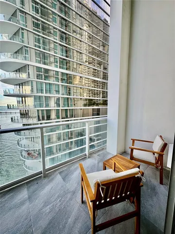 $5,000 | 300 South Biscayne Boulevard, Unit L1210, Miami, FL 33131