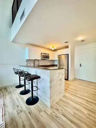 $4,000 | 300 South Biscayne Boulevard, Unit L1210, Miami, FL 33131