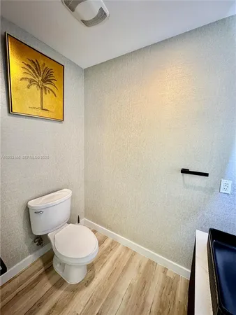 $4,000 | 300 South Biscayne Boulevard, Unit L1210, Miami, FL 33131