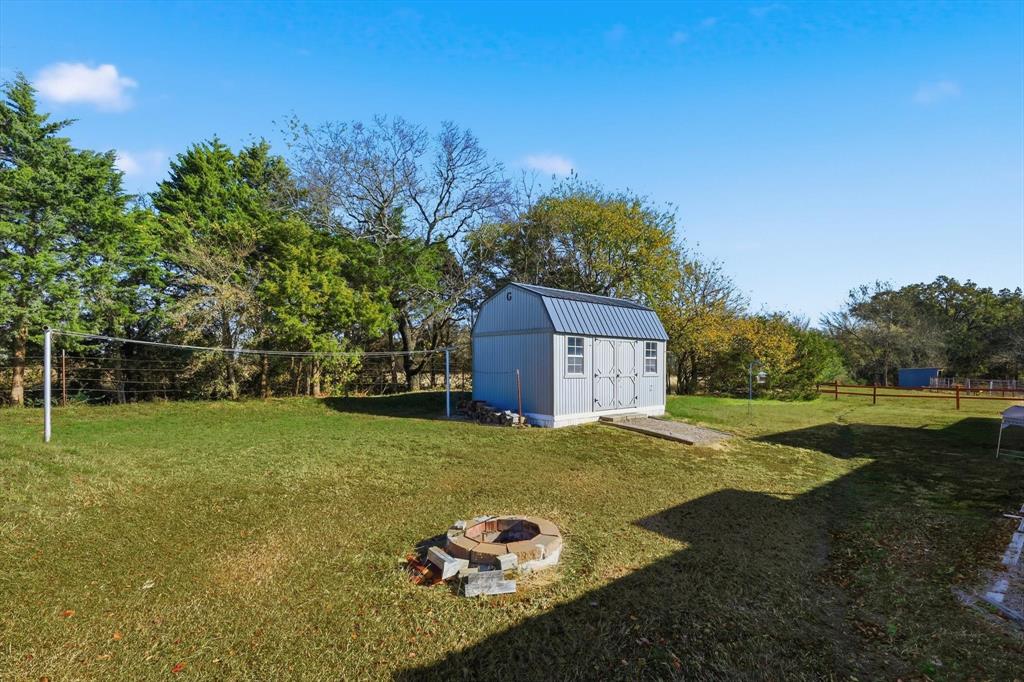 609 Cedar Mills Road Gordonville, TX 76245 - Photo 33 of 38 a backyard of a house with lots of green space