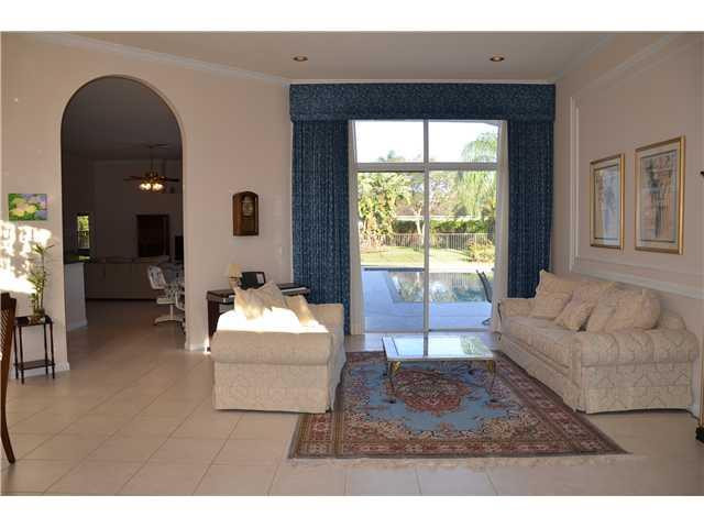 412 Mallard Road Weston, FL 33327 - Photo 6 of 15 Living Room