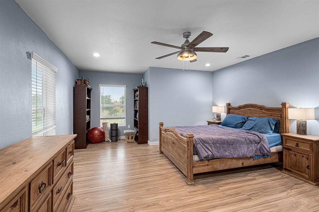 124 County Road 4511 Decatur, TX 76234 - Photo 20 of 39 a bedroom with a bed and wooden floor