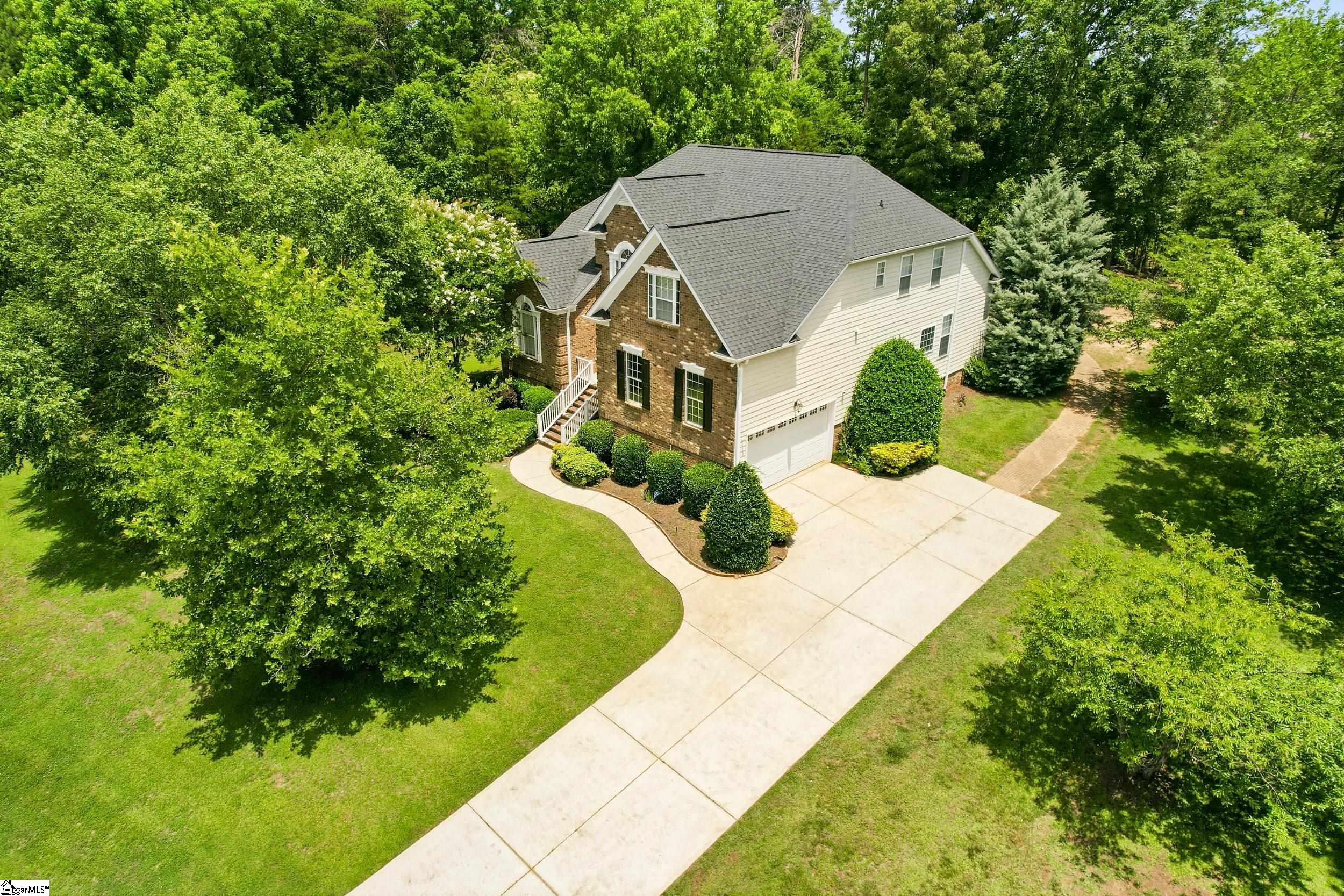 100 Yorkswell Lane Greenville, SC 29607 - Photo 3 of 33