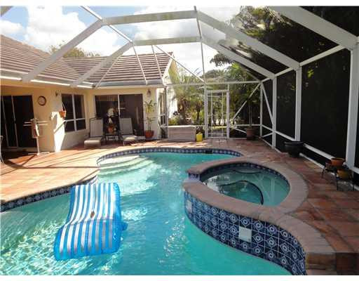 22409 Siesta Key Drive Boca Raton, FL 33428 - Photo 4 of 11 Swimming Pool/Hot Tub/Sauna