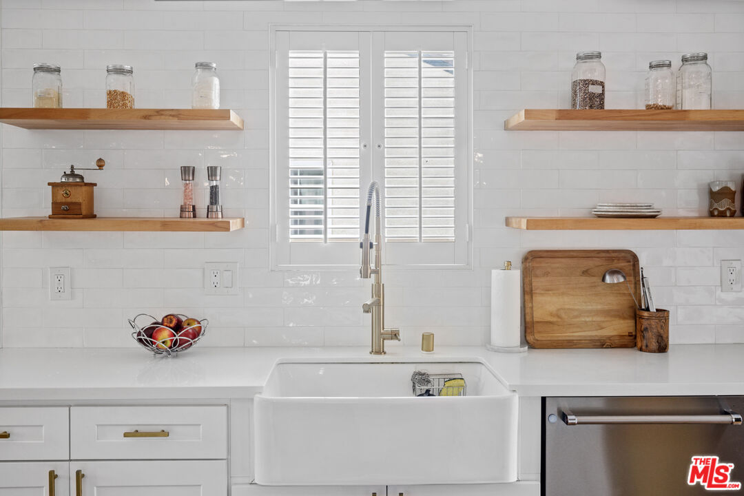 10763 Charnock Road Los Angeles, CA 90034 - Photo 12 of 40 Gallery Image 12