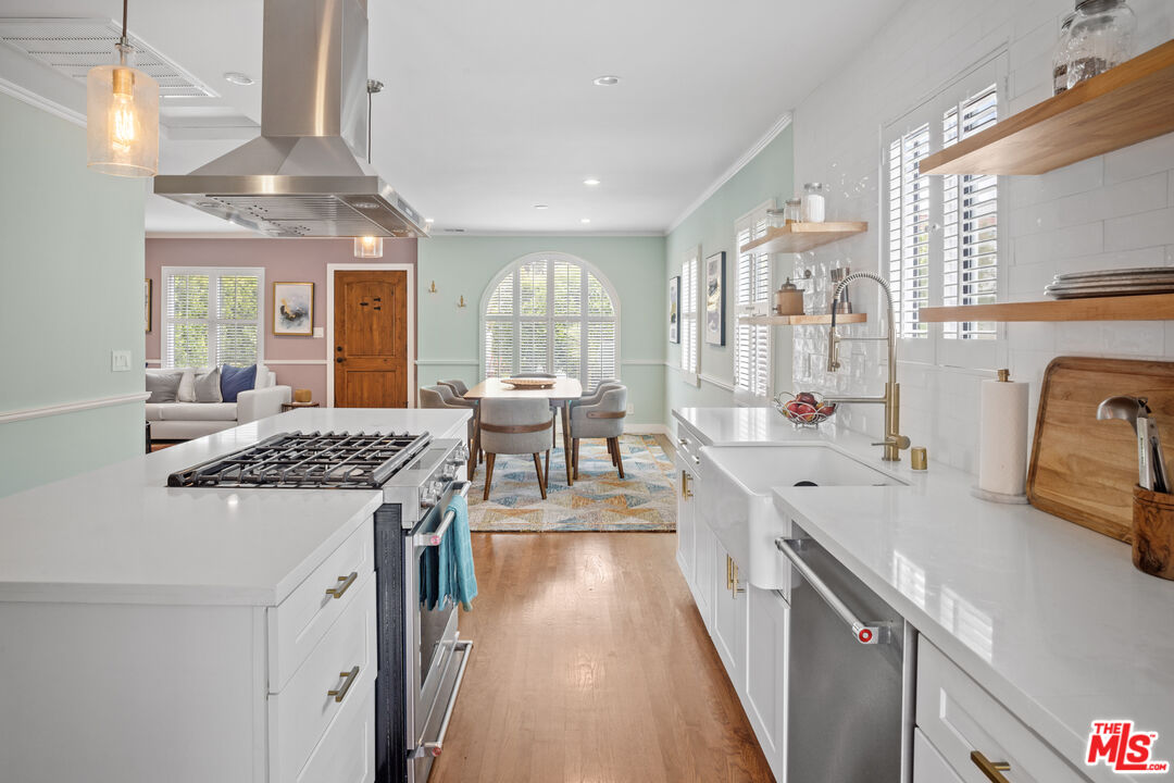 10763 Charnock Road Los Angeles, CA 90034 - Photo 8 of 40 Gallery Image 8