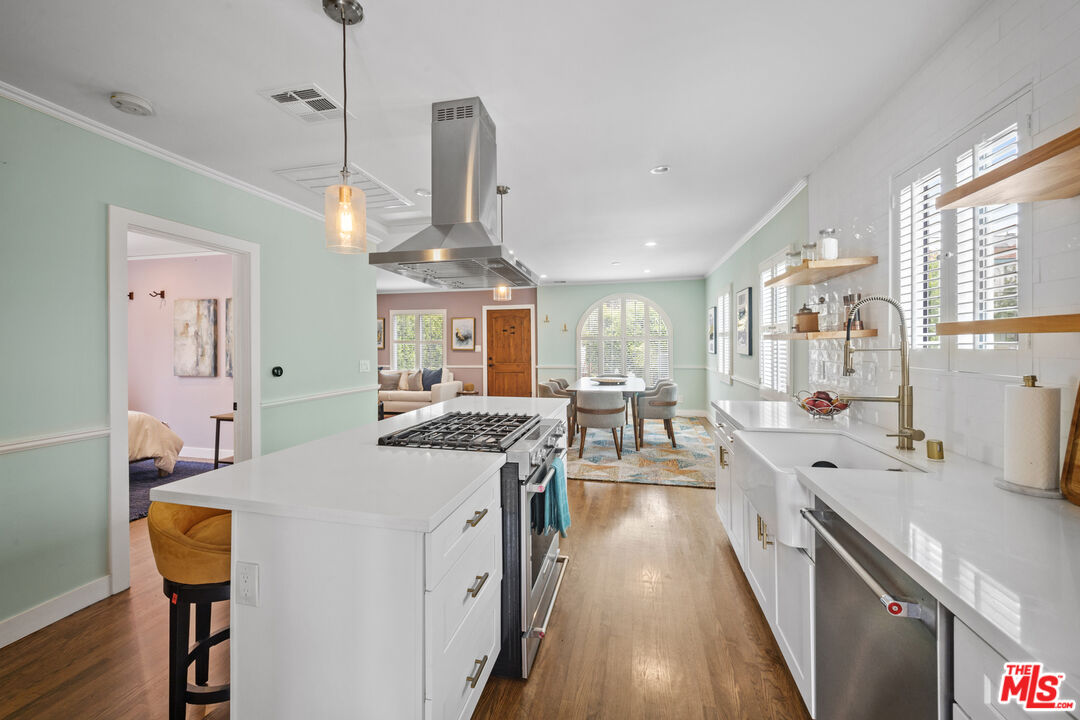 10763 Charnock Road Los Angeles, CA 90034 - Photo 9 of 40 Gallery Image 9