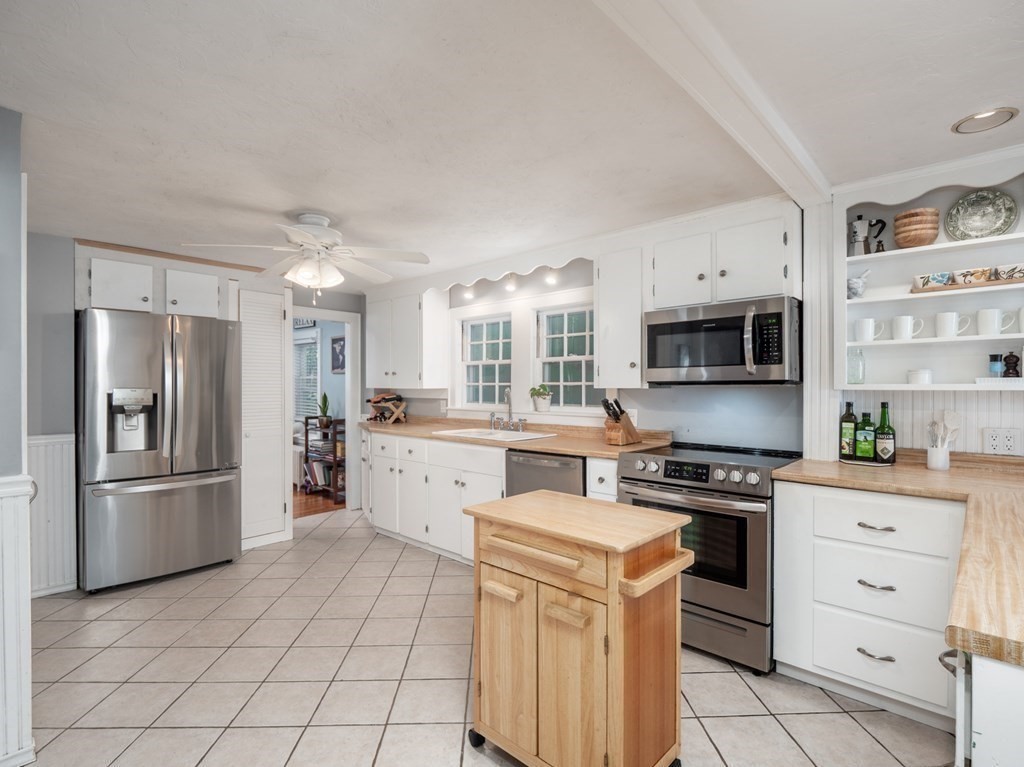 19 Ward Well Road Canton, MA 02021 - Photo 3 of 23 Gallery Image 3