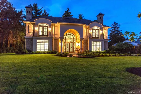 $5,800,000 | 5 Hillcrest Drive, Great Neck, NY 11021