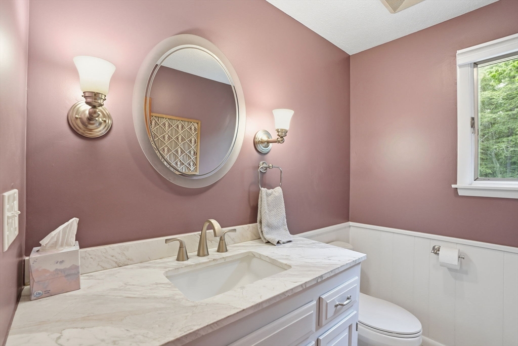 27 Bennett Road Rochester, MA 02770 - Photo 18 of 41