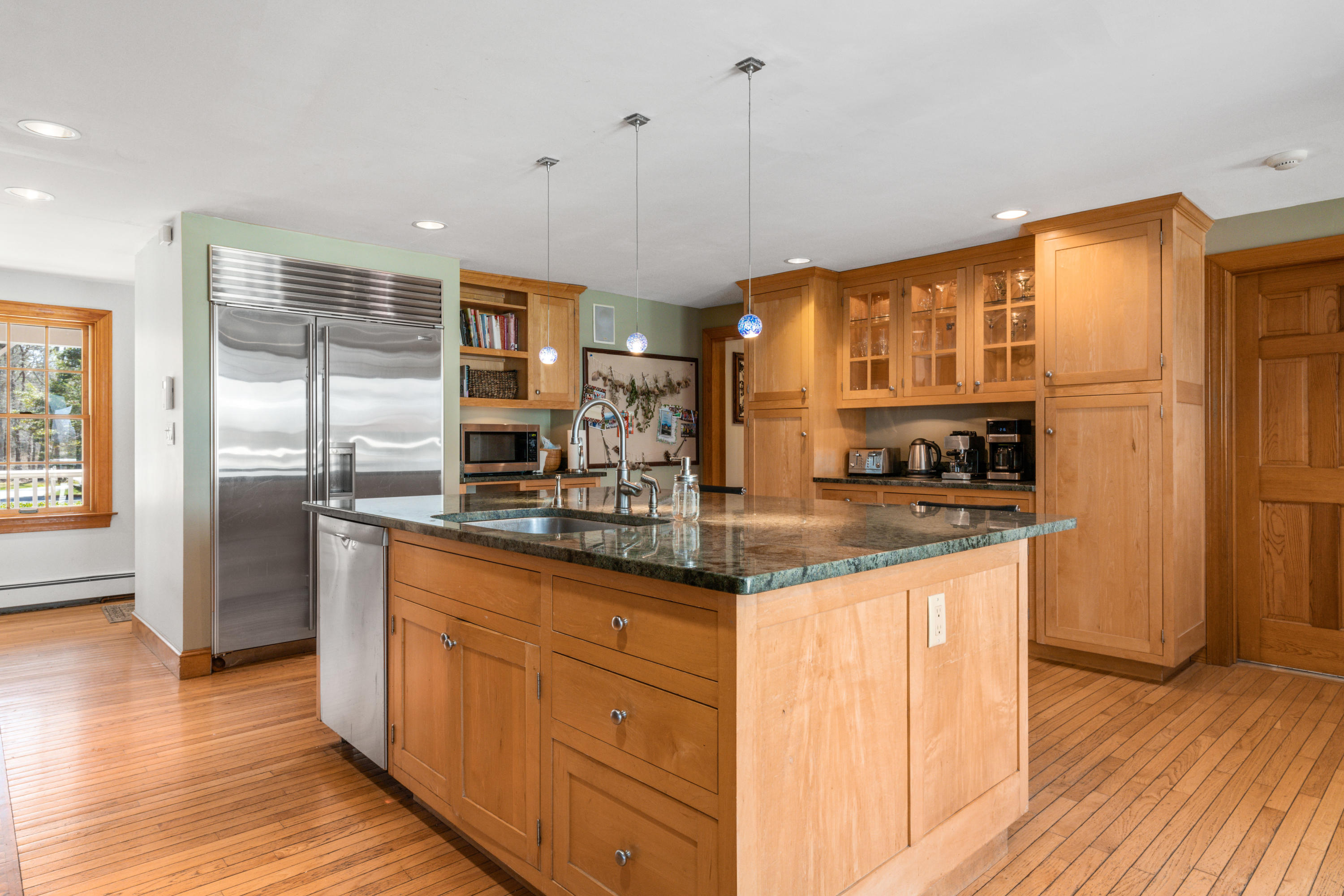 192 Great Marsh Road Centerville, MA 02632 - Photo 12 of 37 192GreLR-18