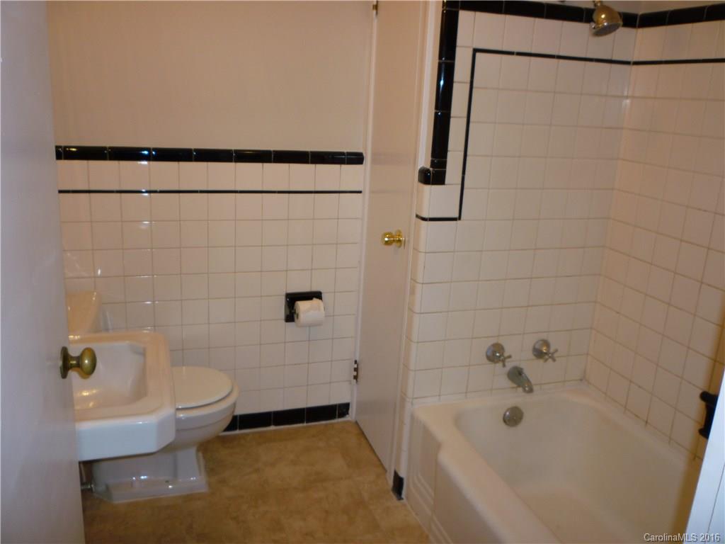 5310 Manning Road Charlotte, NC 28269 - Photo 7 of 11 Gallery Image 7