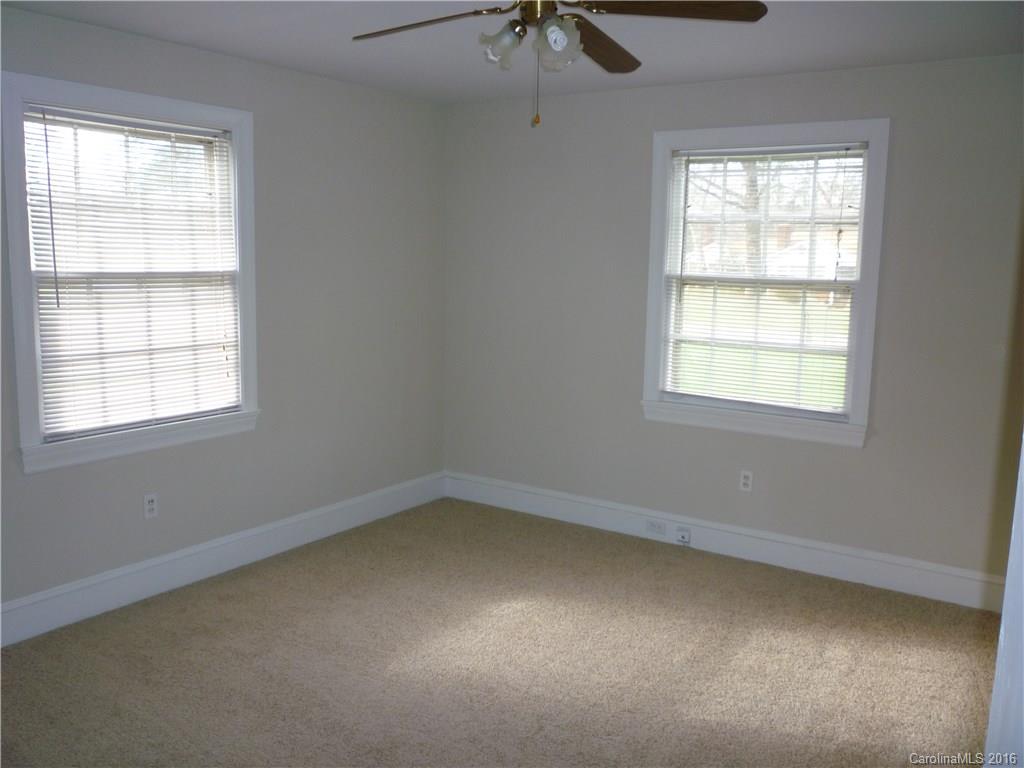 5310 Manning Road Charlotte, NC 28269 - Photo 8 of 11 Gallery Image 8