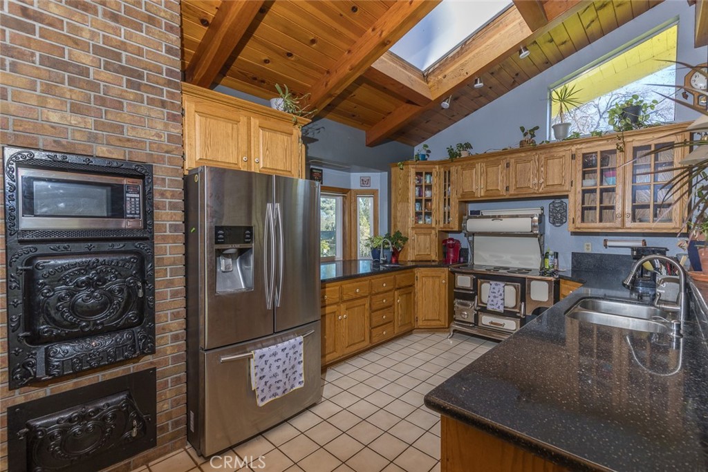 3977 Spring Court Mariposa, CA 95338 - Photo 16 of 72 a kitchen with stainless steel appliances granite countertop a refrigerator a stove and a sink