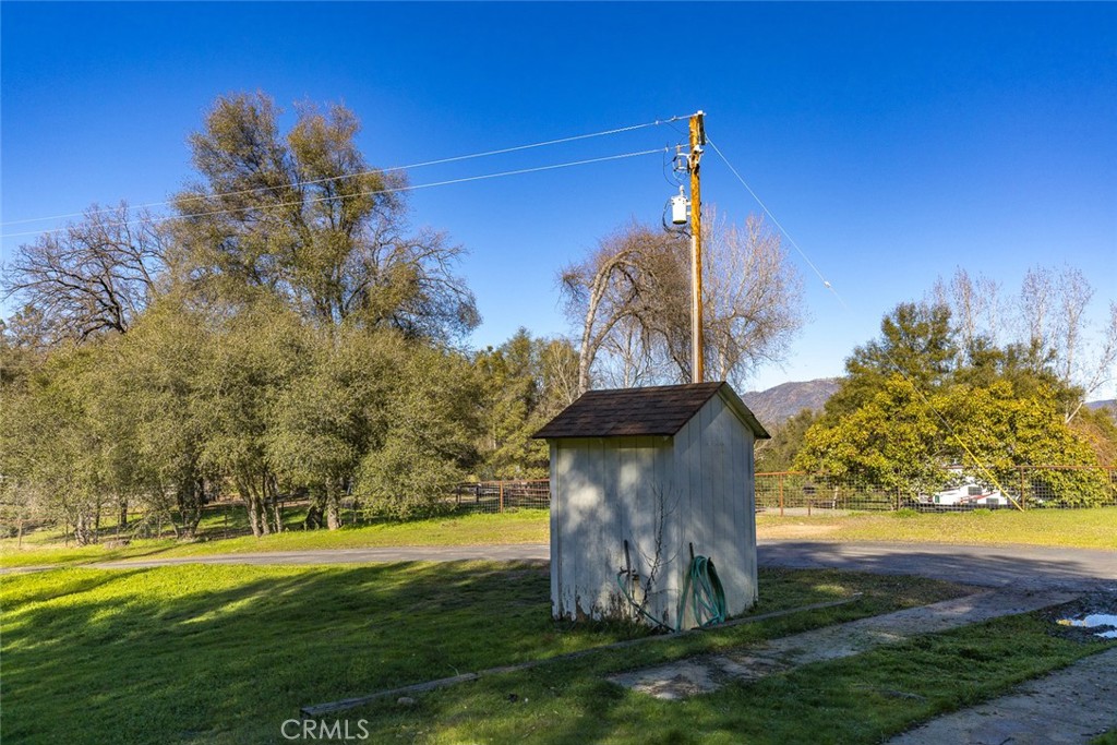 3977 Spring Court Mariposa, CA 95338 - Photo 23 of 72 a view of a outdoor space