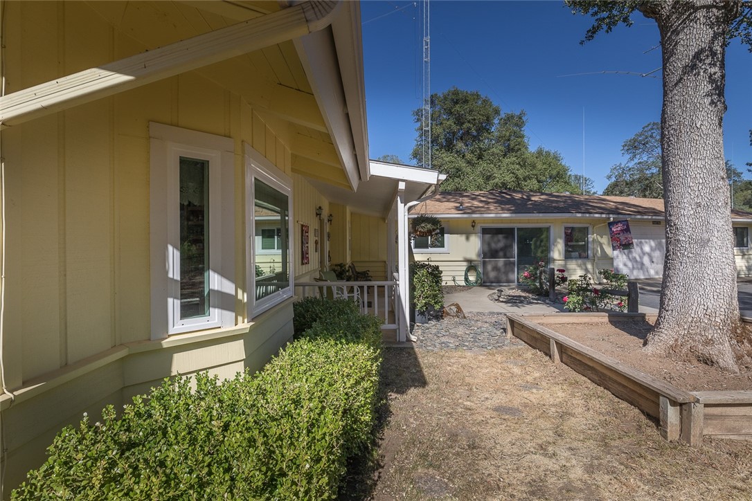 3977 Spring Court Mariposa, CA 95338 - Photo 4 of 72 front view of a house with a porch
