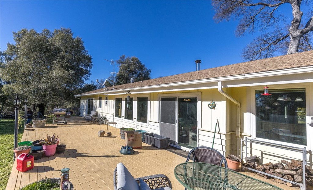 3977 Spring Court Mariposa, CA 95338 - Photo 47 of 72 a view of a patio with couches table and chairs and potted plants