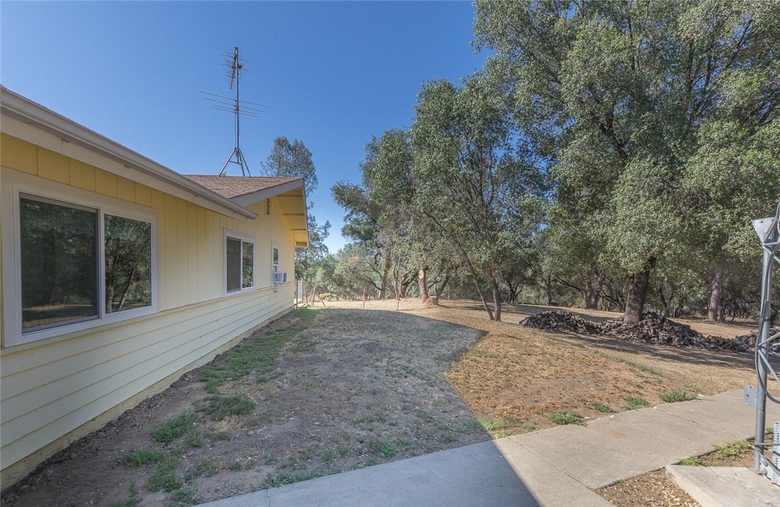 3977 Spring Court Mariposa, CA 95338 - Photo 6 of 72 a front view of a house with a yard