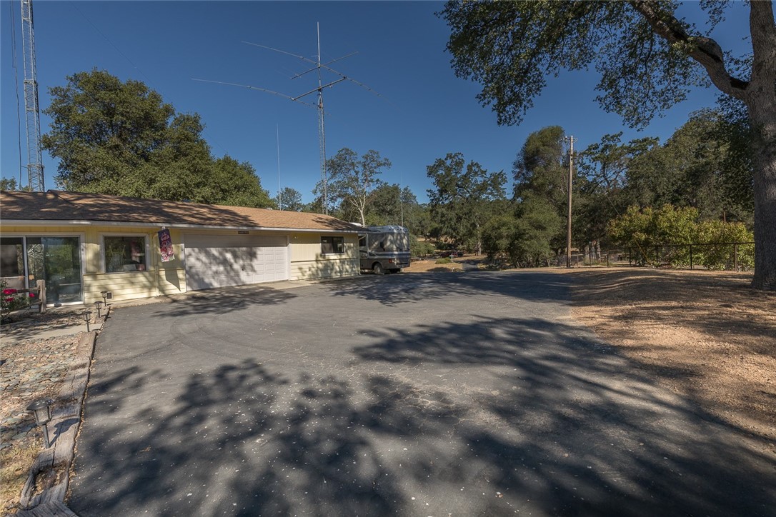 3977 Spring Court Mariposa, CA 95338 - Photo 9 of 72 a view of a house with a outdoor space