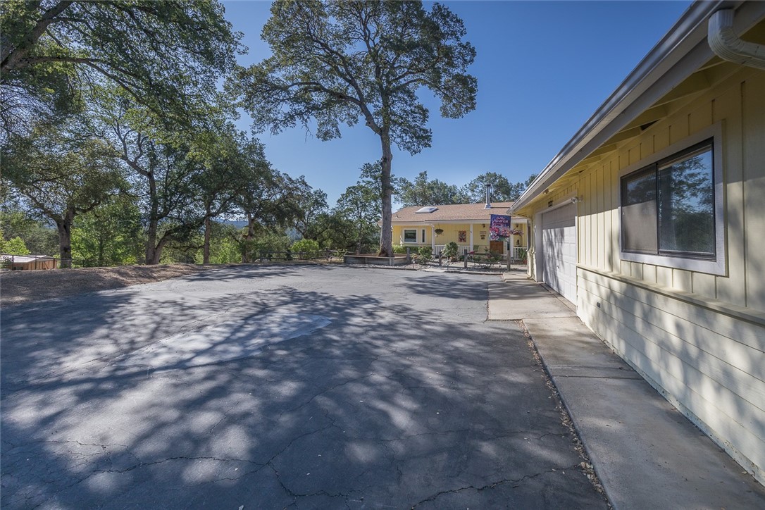 3977 Spring Court Mariposa, CA 95338 - Photo 10 of 72 a view of a yard with wooden fence
