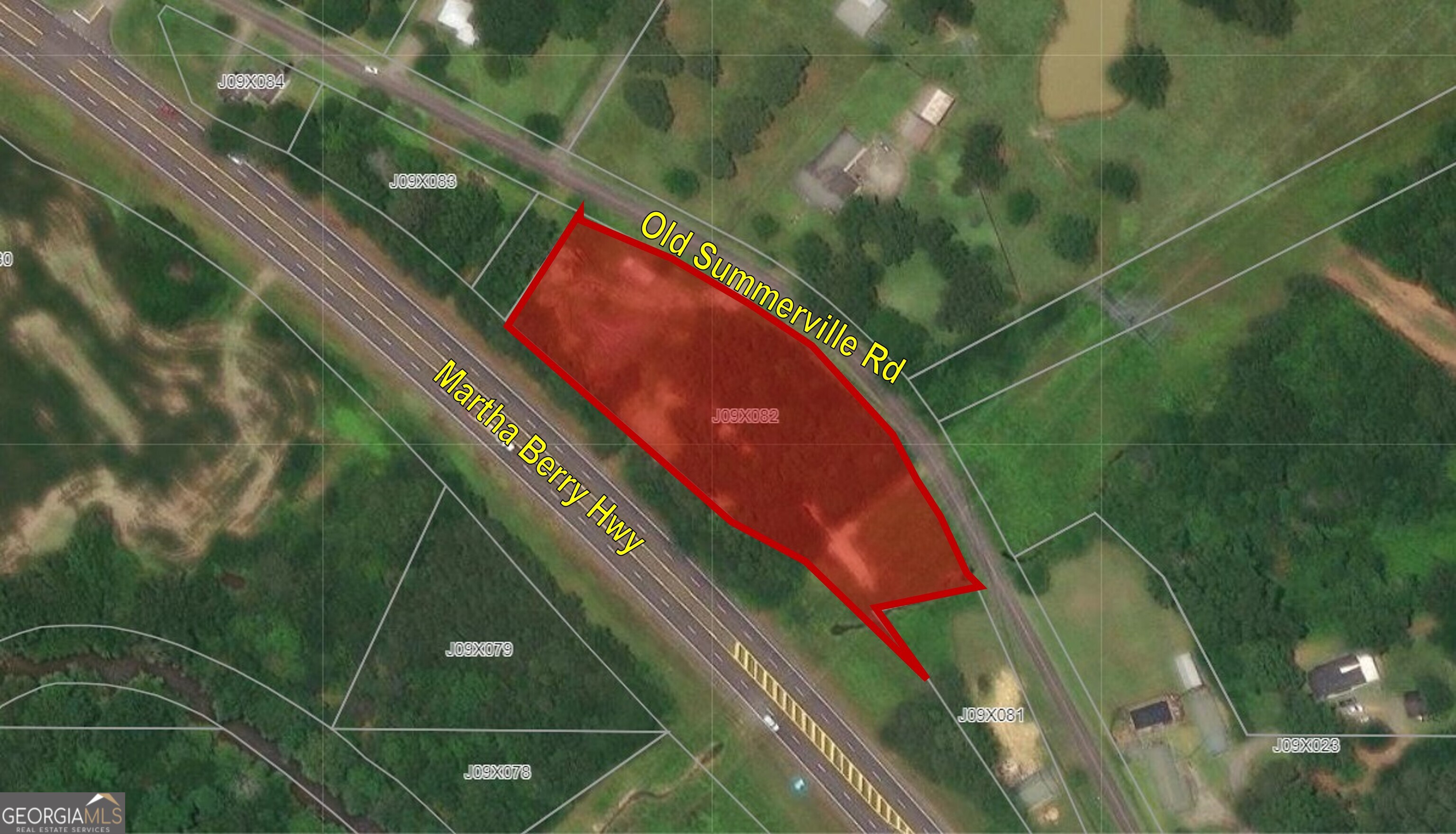 a view of a tennis court