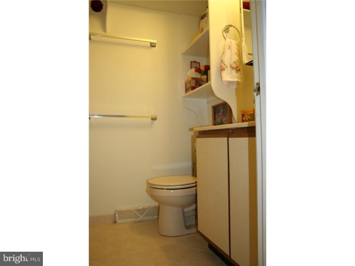 22 South Springfield Road, Unit O4 Clifton Heights, PA 19018 - Photo 14 of 18 Bathroom