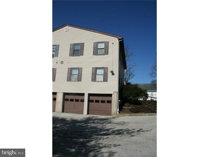 22 South Springfield Road, Unit O4 Clifton Heights, PA 19018 - Photo 3 of 18 Exterior Back