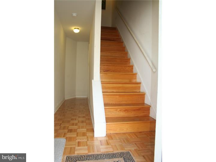 22 South Springfield Road, Unit O4 Clifton Heights, PA 19018 - Photo 5 of 18 Foyer