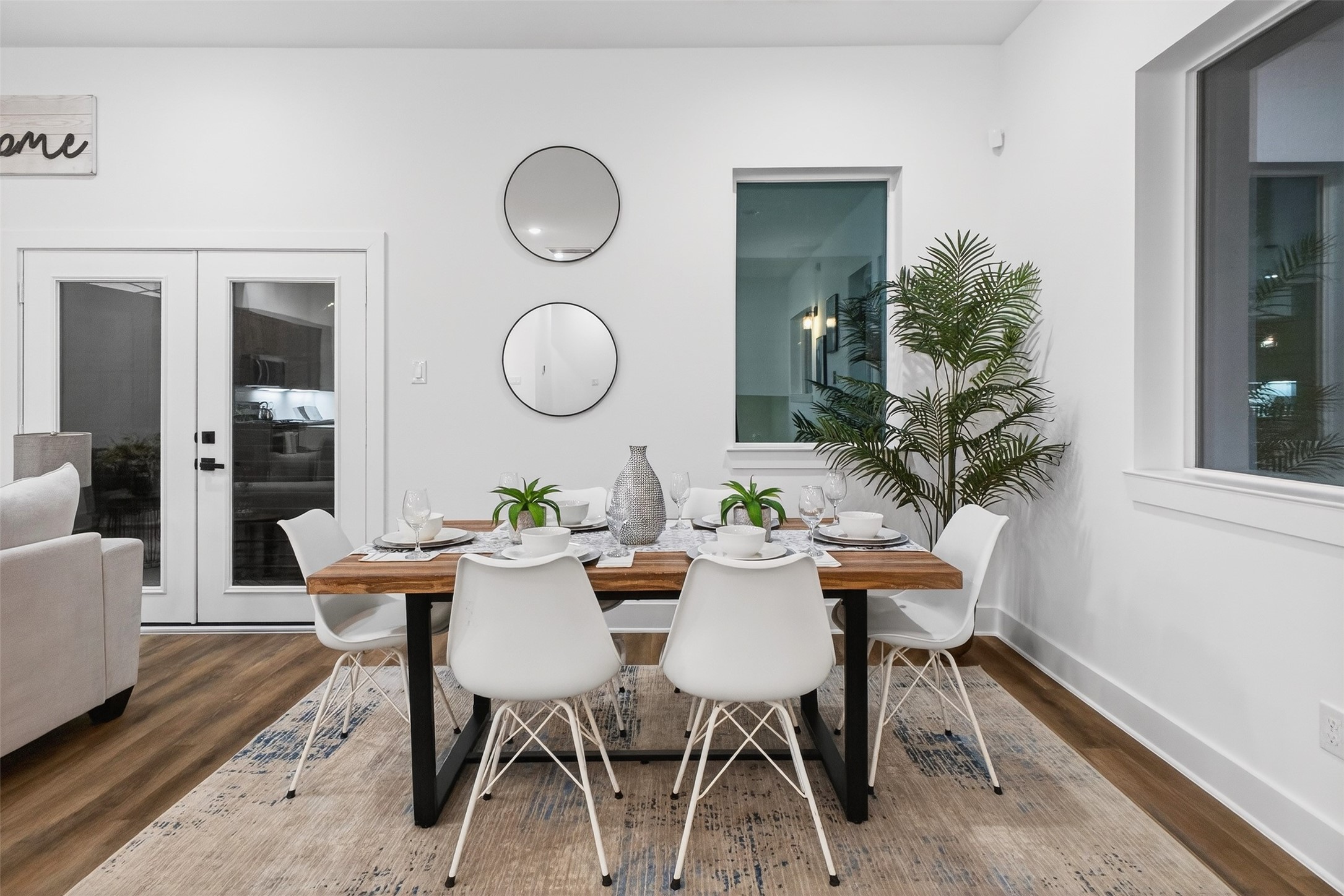 3003 A Delano Street Houston, TX 77004 - Photo 16 of 49 a dining room with furniture and window