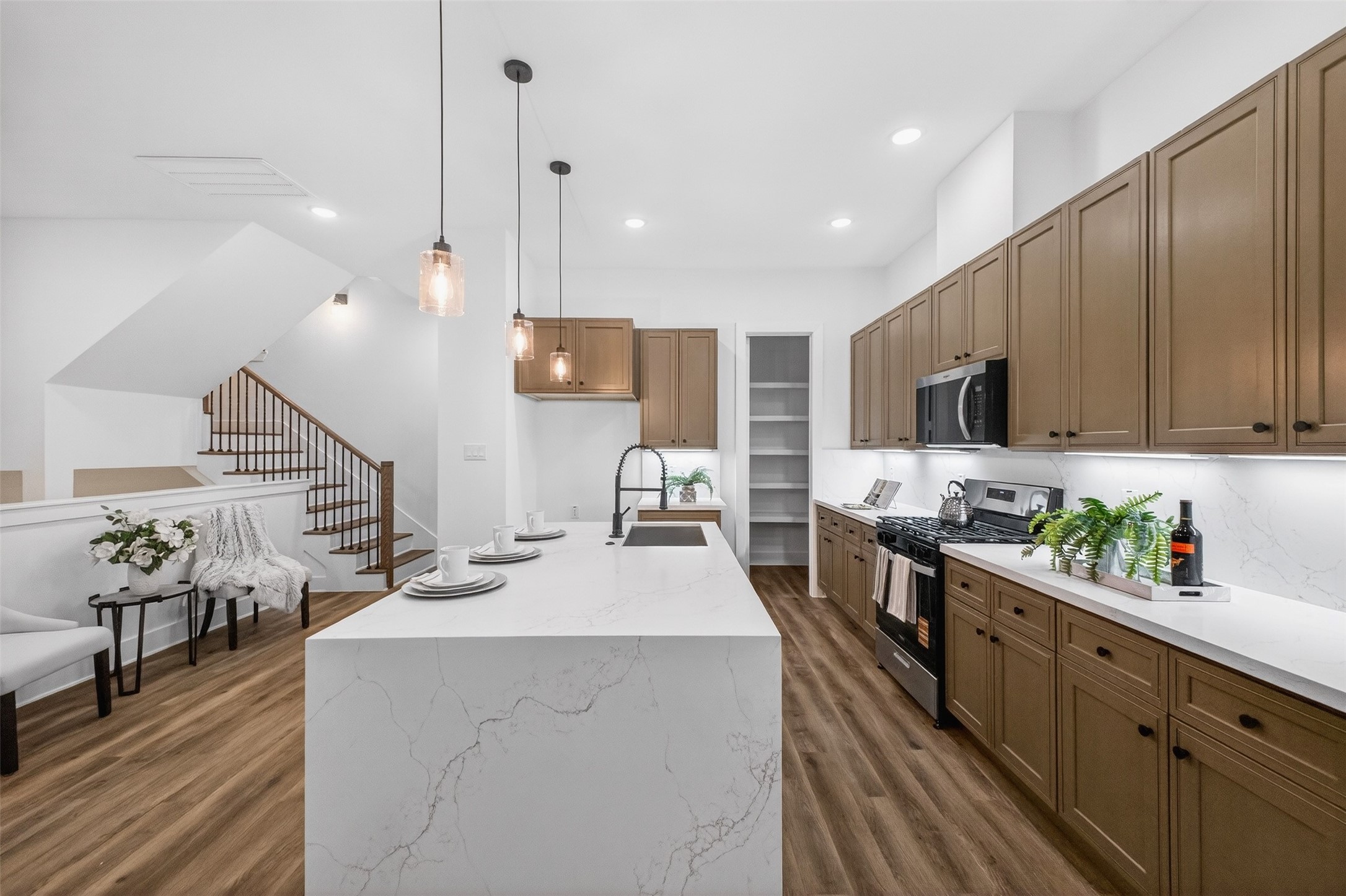 3003 A Delano Street Houston, TX 77004 - Photo 20 of 49 a large kitchen with granite countertop a large counter top appliances and cabinets