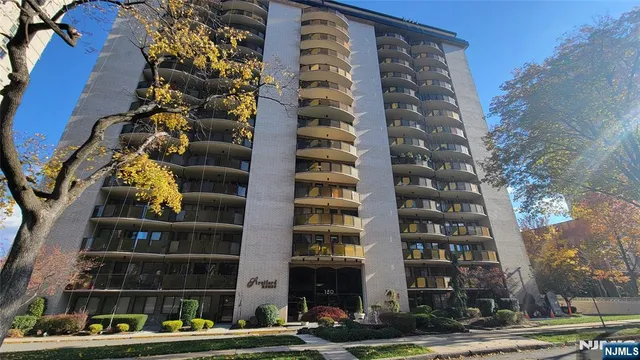$350,000 | 150 Overlook Avenue, Unit 12E, Hackensack, NJ 07601