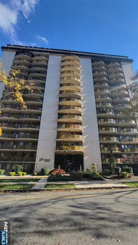 $350,000 | 150 Overlook Avenue, Unit 12E, Hackensack, NJ 07601