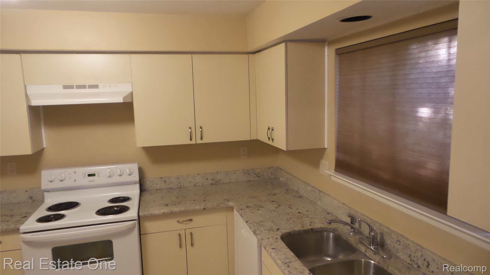 29535 Pine Ridge Circle, Unit 10 Farmington, MI 48331 - Photo 12 of 43 20200805_192450.jpg
