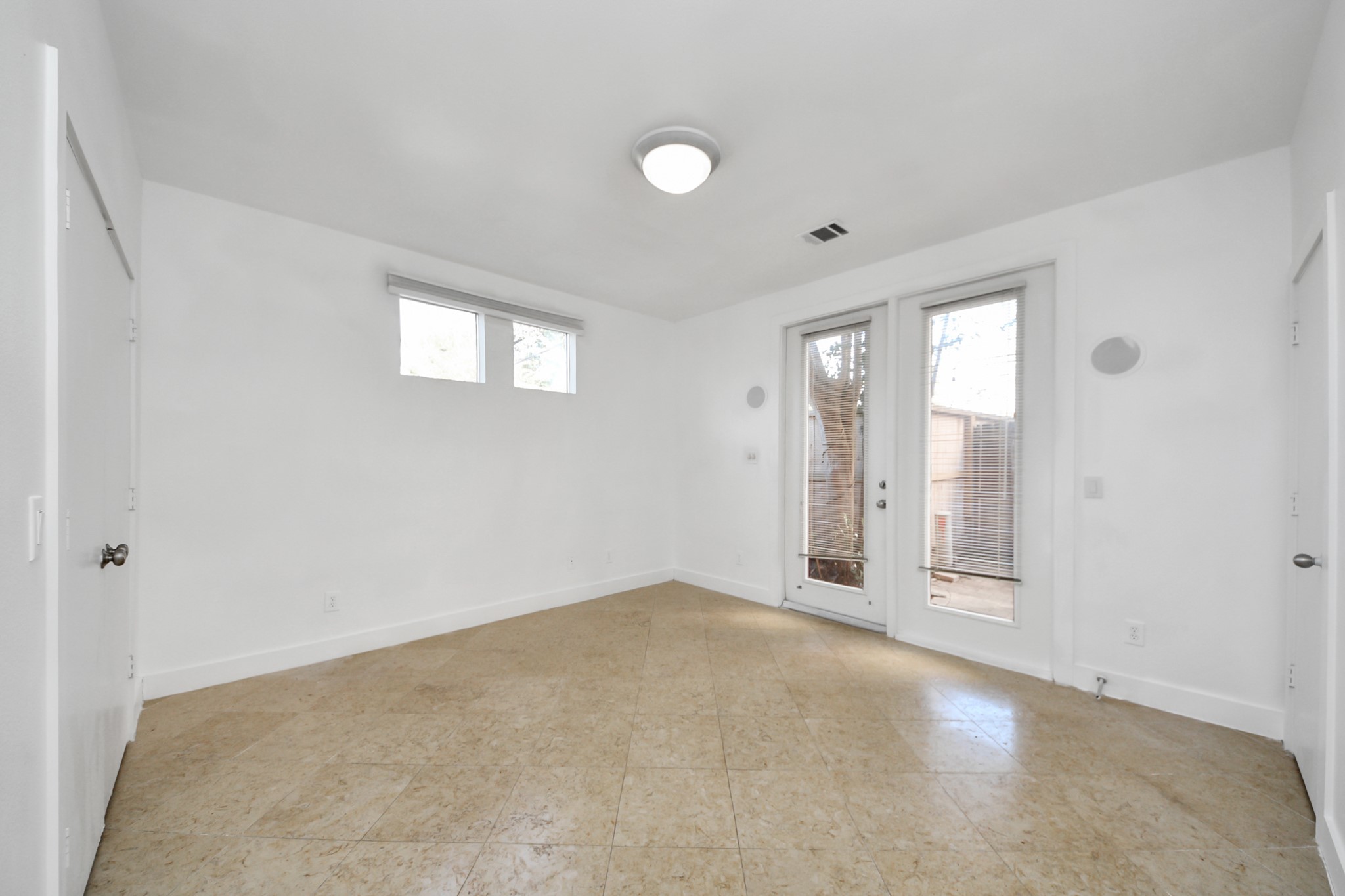 2436 Bissonnet Street, Unit 8 Houston, TX 77005 - Photo 9 of 42 an empty room with windows and closet