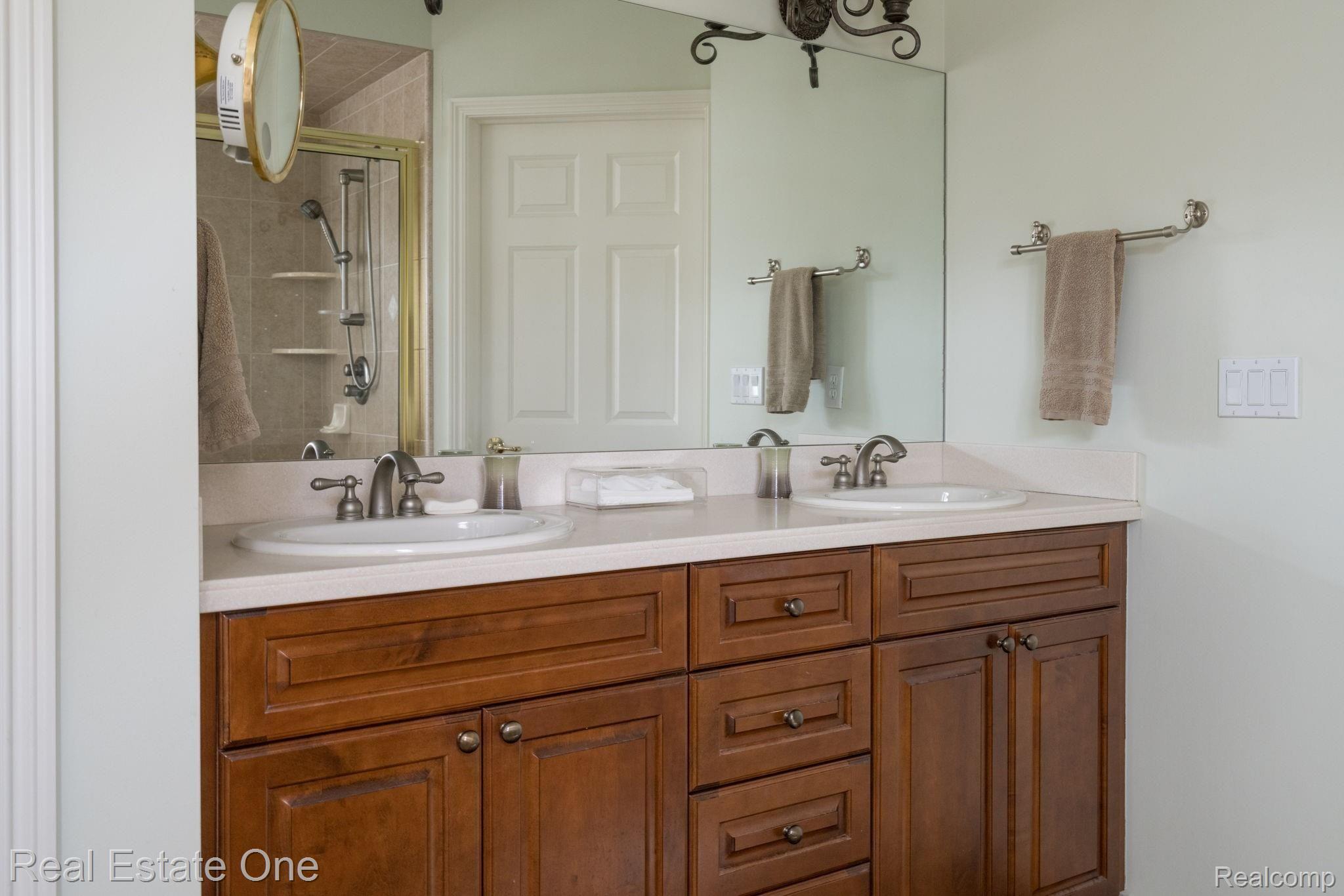 5144 Brecon Court Rochester, MI 48306 - Photo 26 of 51 29-web-or-mls-5144-Brecon-Ct-24f.jpg