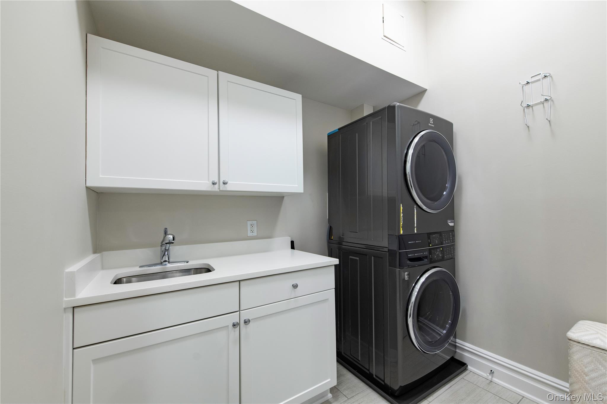 1000 Royal Court, Unit 1306 North Hills, NY 11040 - Photo 20 of 33 a utility room with sink dryer and washer
