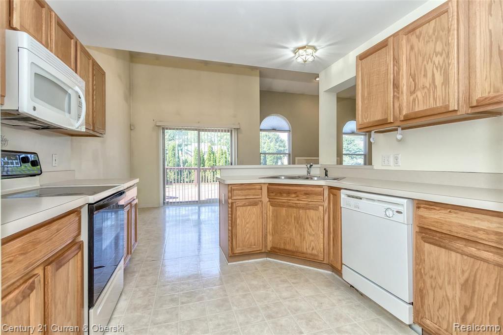 9721 Stark Road Livonia, MI 48150 - Photo 16 of 44