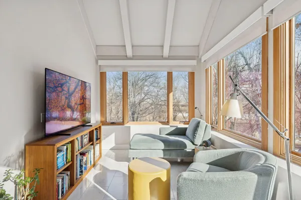 $995,000 | 747 Kenwood Parkway, Minneapolis, MN 55403