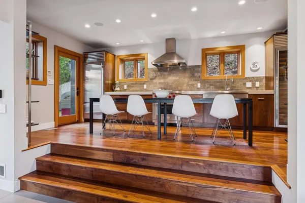 $995,000 | 747 Kenwood Parkway, Minneapolis, MN 55403