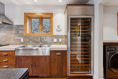 $995,000 | 747 Kenwood Parkway, Minneapolis, MN 55403