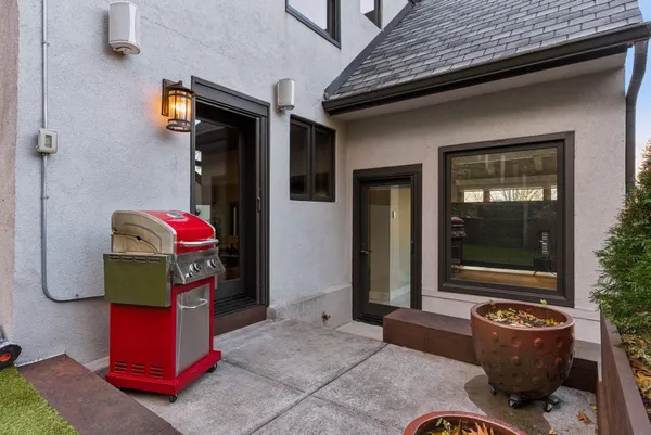 $995,000 | 747 Kenwood Parkway, Minneapolis, MN 55403