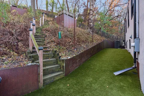 $995,000 | 747 Kenwood Parkway, Minneapolis, MN 55403