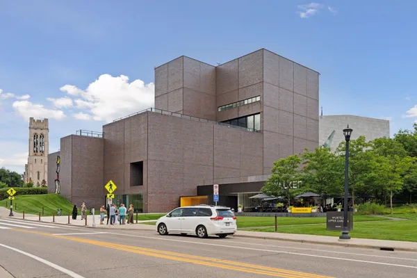 $995,000 | 747 Kenwood Parkway, Minneapolis, MN 55403