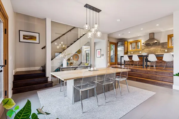 $995,000 | 747 Kenwood Parkway, Minneapolis, MN 55403