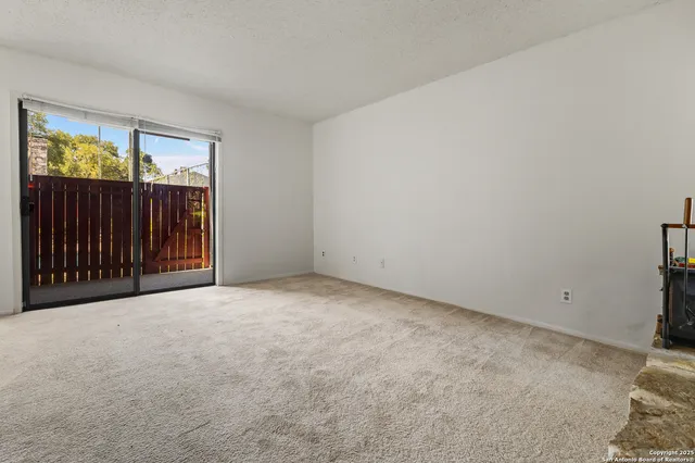 a view of an entryway with a outdoor space