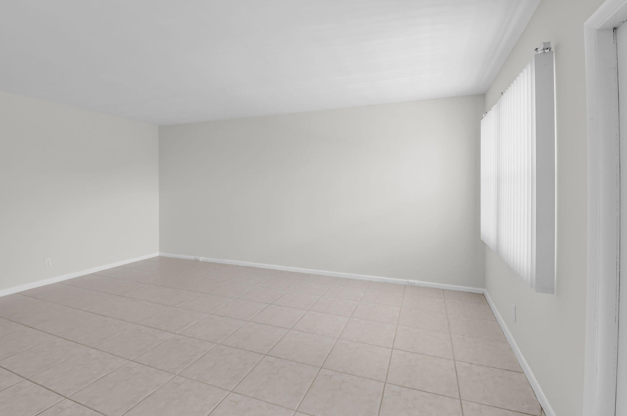 4088 Exeter Boca Raton, FL 33434 - Photo 11 of 48 Living Area