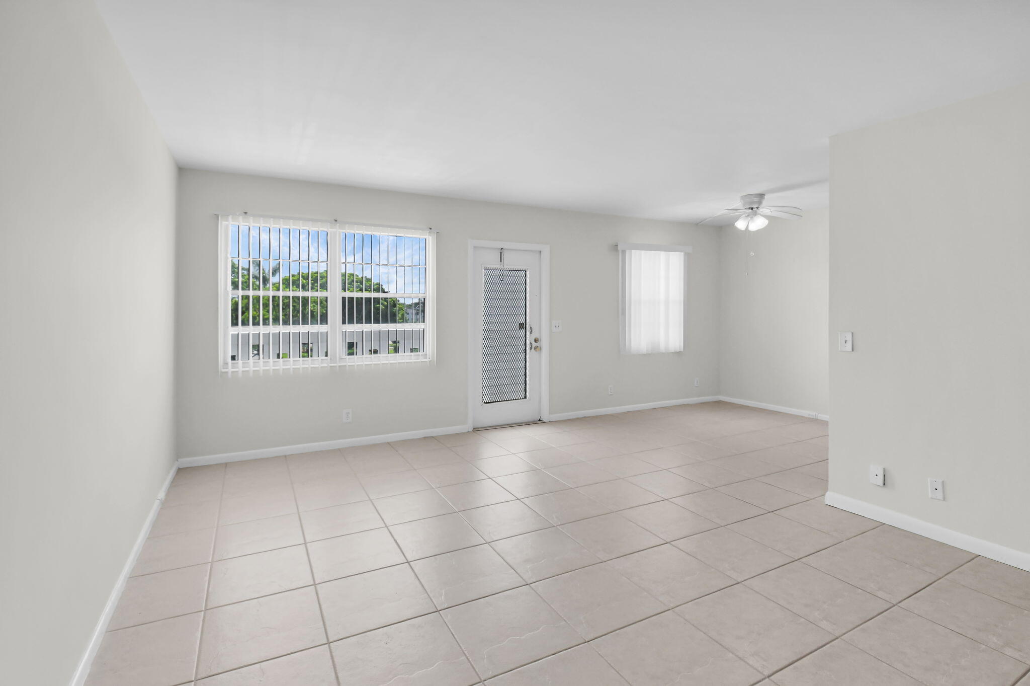 4088 Exeter Boca Raton, FL 33434 - Photo 13 of 48 Living / Dining